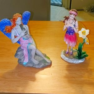 Mother daughter angel statues